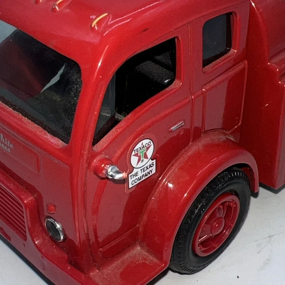 Vintage 1949 White Tilt Cab Tank Truck Texaco Toy‎ Bank By Ertl In 1996
